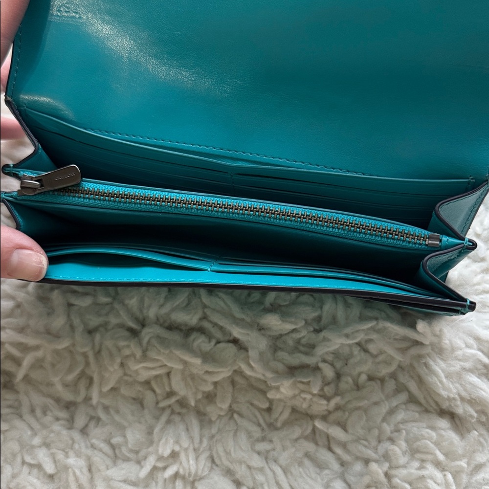 Coach Swagger Wallet - Picture 4 of 6